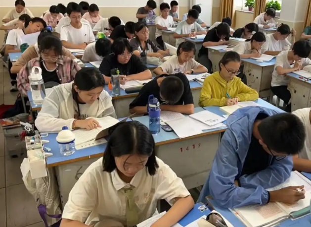 前瞻配备教育资源进步资源供应建立高中学龄人口动态监测预警