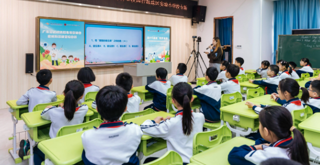 将讲堂教育变革作为教育提质的突破口以多元活动建立讲堂创新