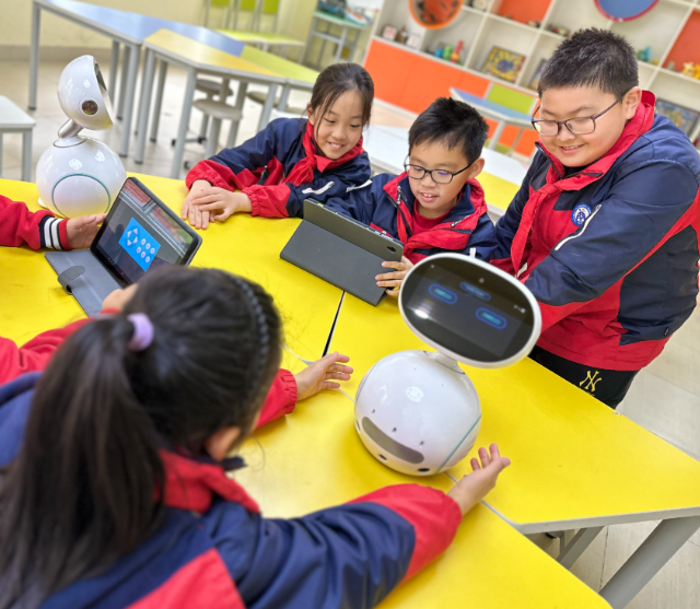 简略互动年级高一些的学生乃至能够尝试自己编程完成其间的部